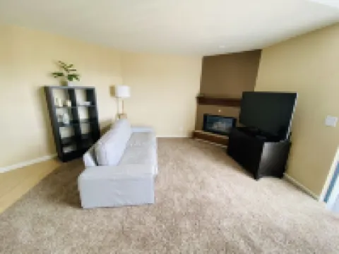 Beautiful And Updated 1 Bedroom Condo In DTC W/ VIEWS!