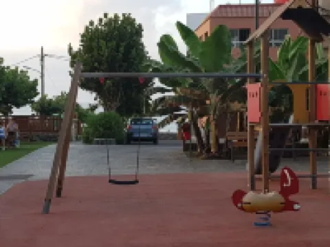 Historical house facing the sea in Finca de Plataneras. Hotels in Arucas