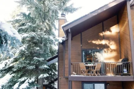 Luxe & Fully Stocked in Park City-Steps to Lift!