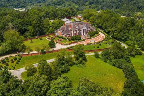 Kentucky's Majestic Mountaintop Estate with pool: The Bluegrass Palace