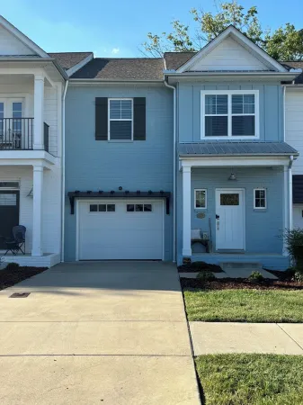 Old Hickory Lake RetreatShort walk to the water!!