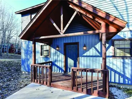 Year-around Lake Views, 1 mile to Ramp                 .