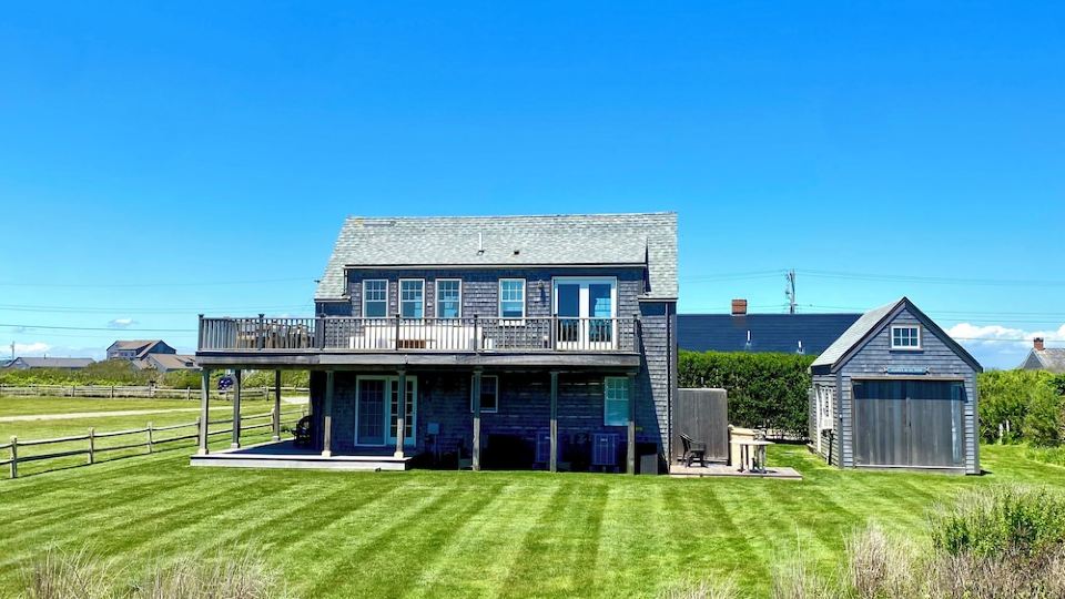 Have it all! The perfect Nantucket getaway for stunning ocean views and beaches!