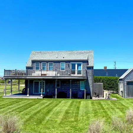 Have it all! The perfect Nantucket getaway for stunning ocean views and beaches!