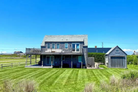 Have it all! The perfect Nantucket getaway for stunning ocean views and beaches!