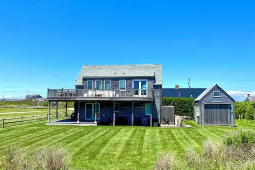 Have it all! The perfect Nantucket getaway for stunning ocean views and beaches!