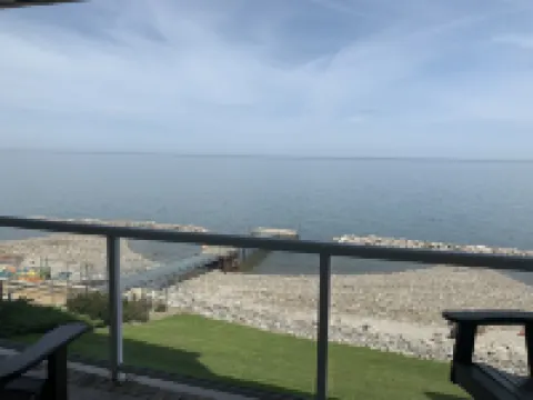 Lakefront Luxury 2Br/2Ba Condo/Beach/Indoor Pool/Private Balcony-Rent 2/3rd Free