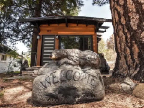Cozy modern little cabin in Crestline Hotels in Crestline