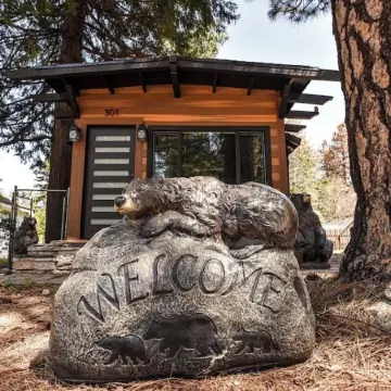 Cozy modern little cabin in Crestline