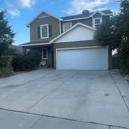 Spacious 4-bedroom house in charming Hobbs with AC, WiFi