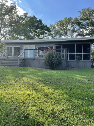 Beautiful  waterfront home on KY lake!