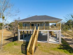 Skeeter's Place- Luxurious Back Bay Biloxi Abode! Fishermen's Paradise!