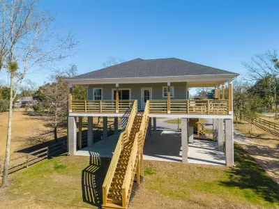 Skeeter's Place- Luxurious Back Bay Biloxi Abode! Fishermen's Paradise!