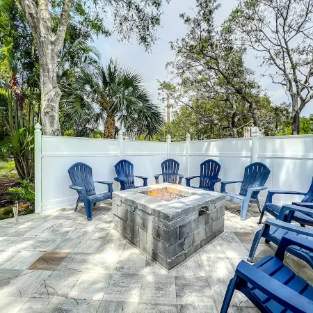Amenity Paradise! Theater, Game-room, Mini Golf, Outdoor Bowling & Hot Tub!