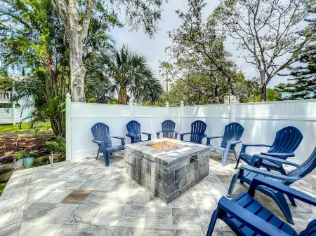 Amenity Paradise! Theater, Game-room, Mini Golf, Outdoor Bowling & Hot Tub! Отели рядом с достопримечательностью «Pop Stansell Park»