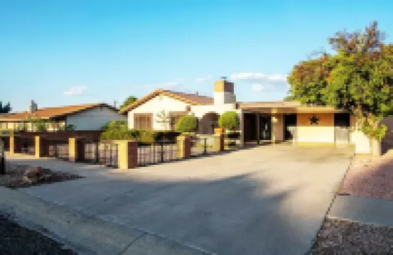 The Tipsy Moon*New Hot Tub*Beautiful Mid-Century Modern Home-20min to Sedona