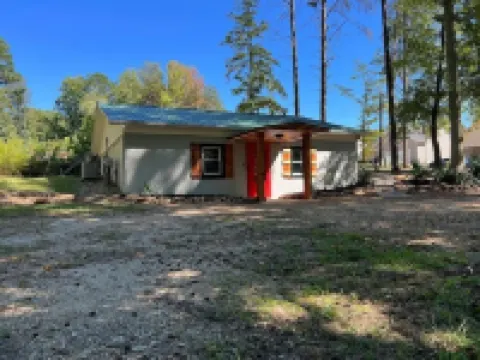 "Cozy Cottage" Denver: Near Lake Norman, Beatties Ford Park, Sleeps 7 + Fire Pit