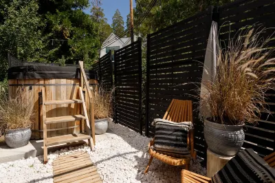 Modern Chalet w/Lakeview + Hot Tub -@TrinityHomeLA 4300+sq ft