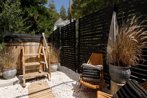 Modern Chalet w/Lakeview + Hot Tub -@TrinityHomeLA 4300+sq ft