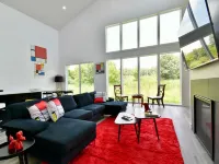 GORGEOUS MODERN HOUSE VERY STYLED FEW BLOCKS FROM FAMOUS DOWNTOWN OF WAYZATA Hotels in Wayzata