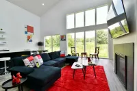 GORGEOUS MODERN HOUSE VERY STYLED FEW BLOCKS FROM FAMOUS DOWNTOWN OF WAYZATA