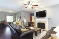 Relax, Dine, Shop! Cozy Downtown Boerne Home, Less Than 1 Mile from Main St!