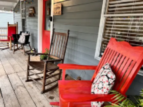 Cozy & Quaint! the Little Cottage for Big Hearts. A Peaceful Getaway in Florida!