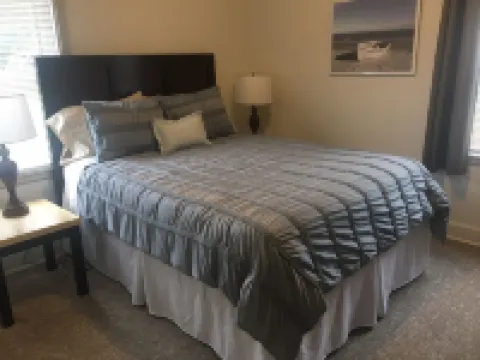 Newly remodeled 3 bdrm, walk to park, restaurants