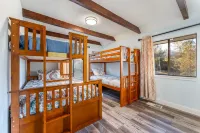 New!! Majestic Views, Pool, Sleeps 20+, 2 Mstr BR, close DT Yosemite, Bass Lake Hotels near Designs By Christine