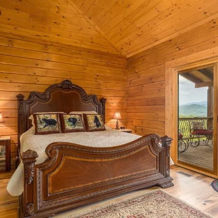 Luxury Family Lodge w/Amazing re-Views/Game Room/Hot-tub/Pool/10 min2Cades Cove