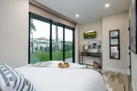 Your Downtown Chandler Oasis Awaits! Private Pool, Unbeatable Location, and More Отели рядом с достопримечательностью «Тарджет»