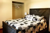 Holland Meadows minutes from The Ark Encounter. Quite countryside!