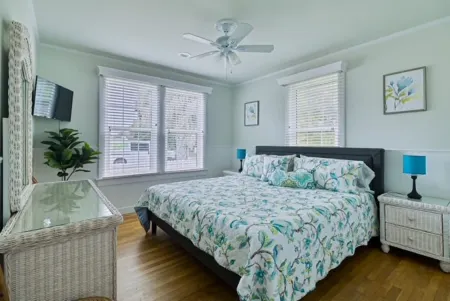 Remodeled historic downtown Punta Gorda, FL charming cottage