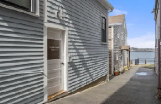 Rare Waterfront Luxury Penthouse Bearskin Neck