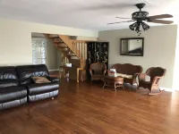 Home with IN-GROUND HEATED POOL best for large families 7 min walk to boardwalk