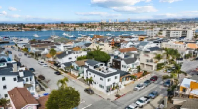 Newport Beach 1 bedroom, 1 bath + Sleeper Sofa Bed - Home/Beach/Garage/Patio