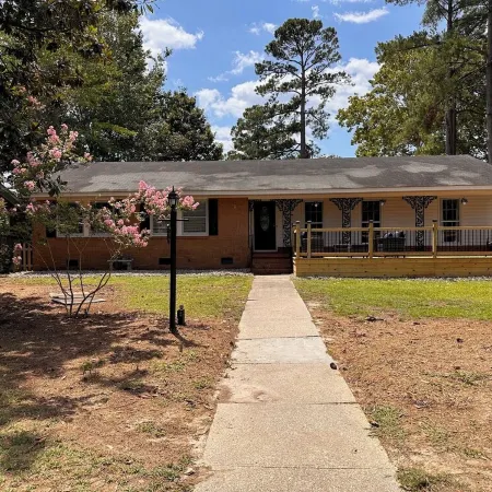 Relaxing 3 BR, 2 Bath Retreat Near ECU – Perfect for Families & Sports Fans!