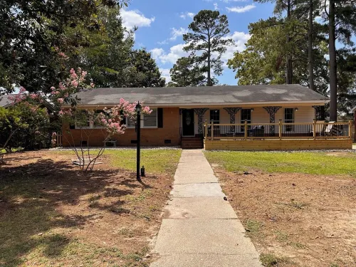Relaxing 3 BR, 2 Bath Retreat Near ECU – Perfect for Families & Sports Fans!