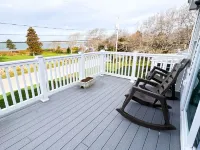 Beautiful 3 bedroom house by the ocean Hotels in Fairhaven