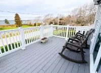 Beautiful 3 bedroom house by the ocean