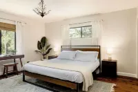 Serene Creekfront Cabin 2000 Sqft | 20Min to Yosemite