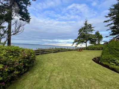 Top Rated! Stunning Waterfront Island Paradise home Port Townsend Marine Science Center 주변 호텔