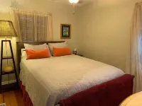 Joel's place: cozy 2 bedroom cottage with heated pool