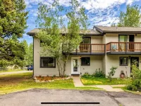 Prime Location Townhouse in EagleVail, perfect for Ski and Summer vacations Hotels in Eagle-Vail