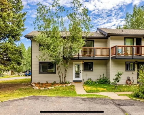 Prime Location Townhouse in EagleVail, perfect for Ski and Summer vacations Hotels in Eagle-Vail