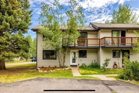 Prime Location Townhouse in EagleVail, perfect for Ski and Summer vacations