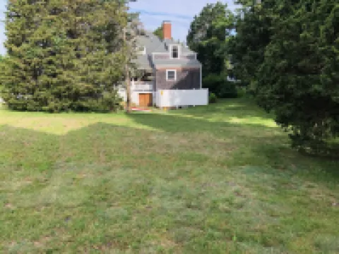 Historic Home Across from Monument Beach, Central A/C Hoteles en Bourne