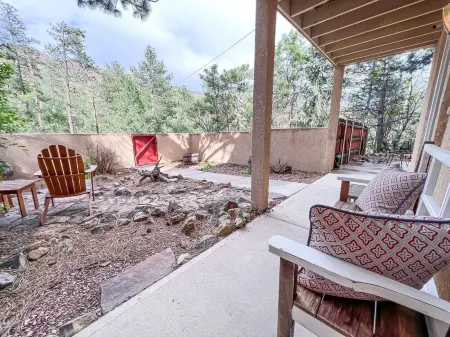 Colorado's best getaway and adventure located at the base of Pikes Peak #1 Отели рядом с достопримечательностью «Пайкс Пик - Америкас Маунтин»