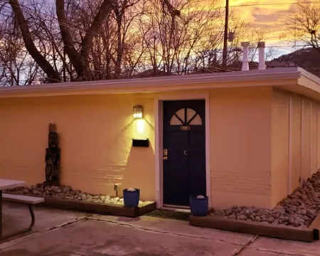 Table Mountain Retreat 戈爾登酒店