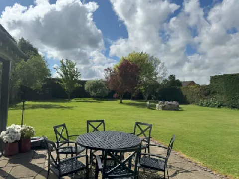 Newly renovated stylish annexe in Kington Hotels in 
